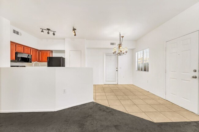 Building Photo - Spacious single-level, first-floor unit featuring 3 bedrooms and 2 bathrooms.