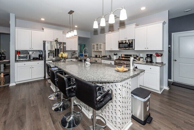 Building Photo - 4 Bedroom, 3.5 Bathroom Home in Summers Co...