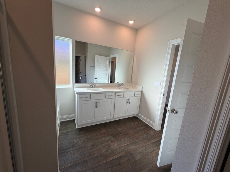 Building Photo - 14902 Dalton Cir