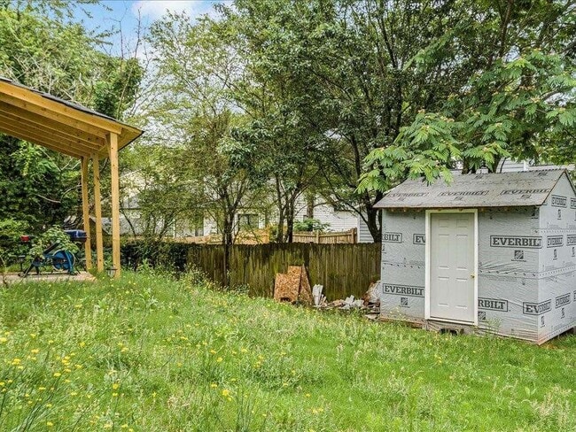 Building Photo - 3042 Oak Vista Way SW