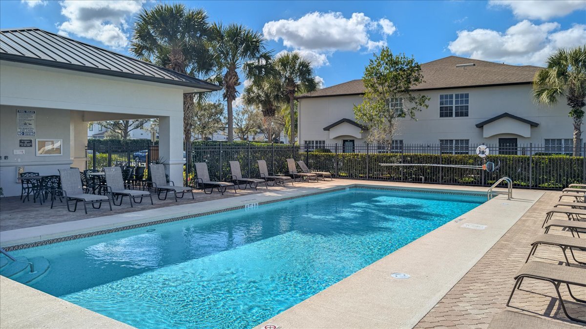 Building Photo - 9093 Gervais Cir