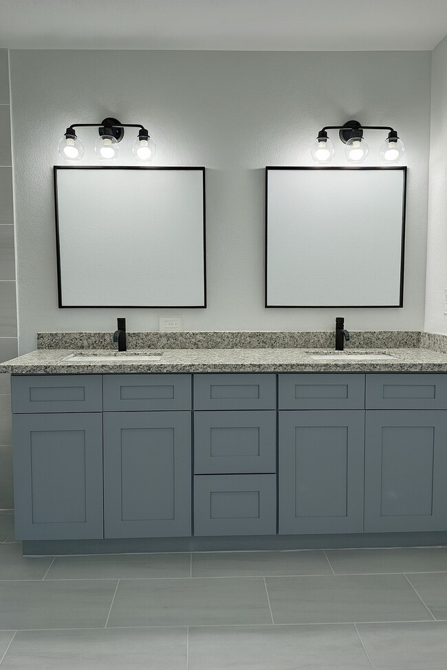 Building Photo - 15565 Kurt Dr