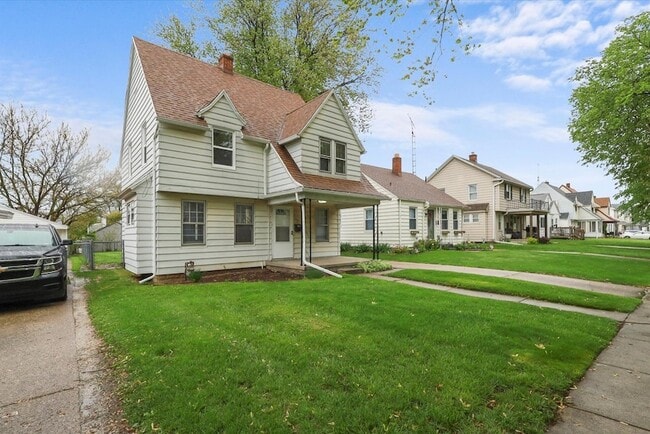 Building Photo - 446 W Capistrano Ave