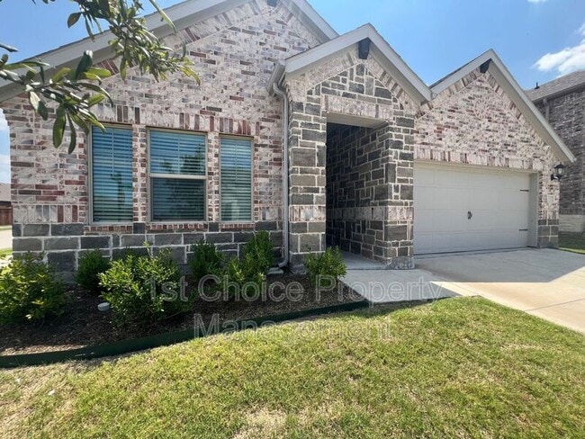 Building Photo - 2101 Sun Star Dr