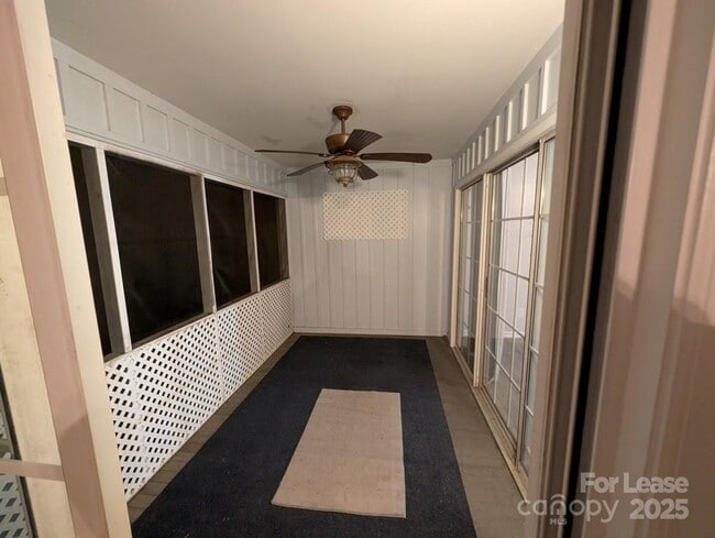 Building Photo - 1560 Hunt Club Ct