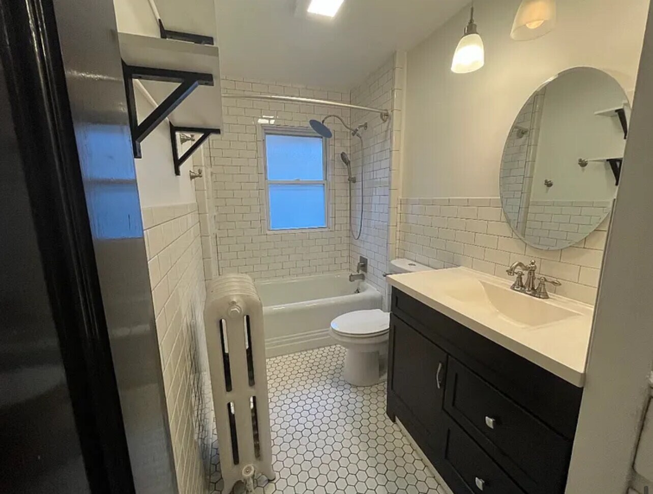 Full Bathroom - 10310 Clifton Blvd