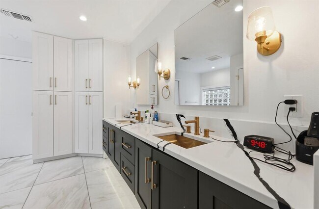 Building Photo - 4805 Greystone Dr
