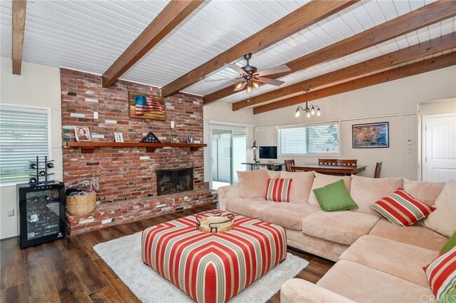 Building Photo - 926 N San Gabriel Ave