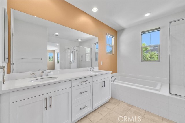 Building Photo - 137 Primrose Dr