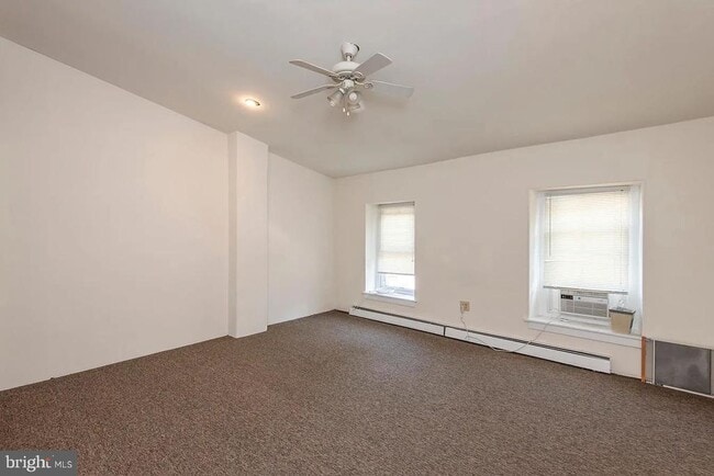 Building Photo - 235 Hermitage St