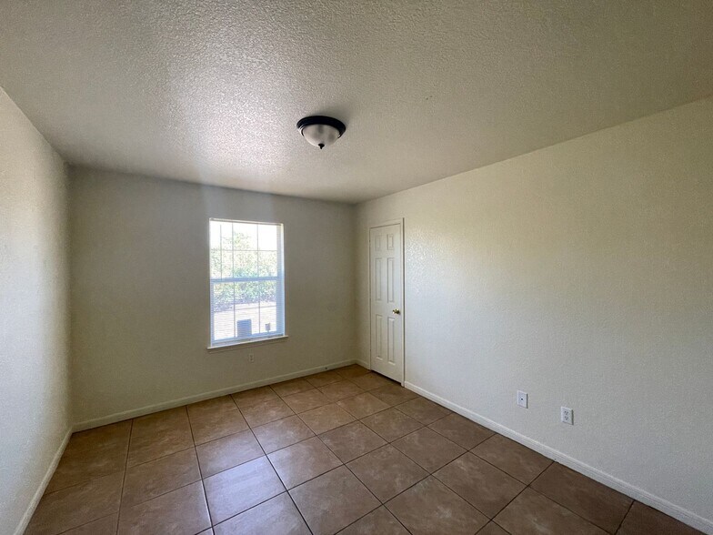 Building Photo - 2609 Vernice Loop