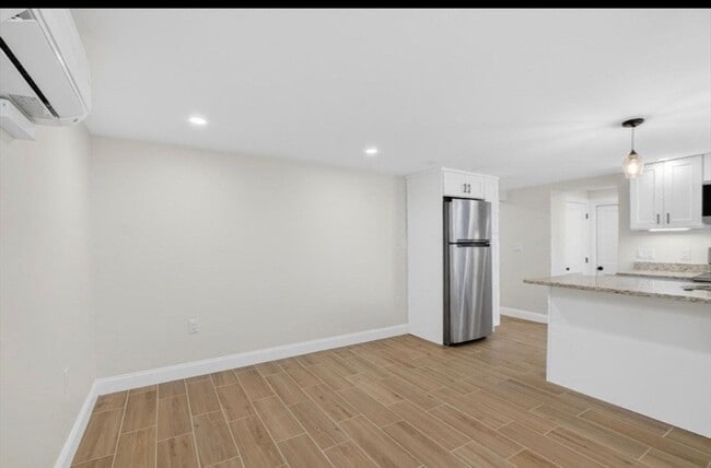 Building Photo - 17 Kingman Ave