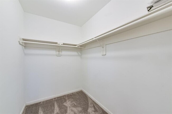 Building Photo - 2322 Chenevert St