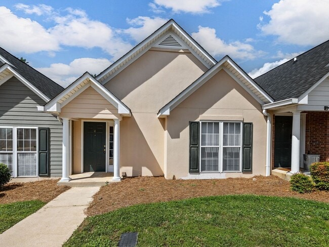 Primary Photo - Newly Renovated 2BR, 2 BA in Greer SC