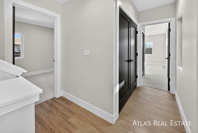 Building Photo - 830 Cherry St