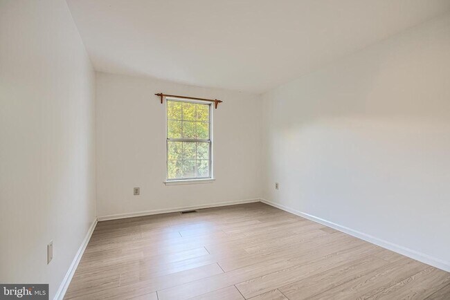 Building Photo - 8 Lambeth Bridge Ct
