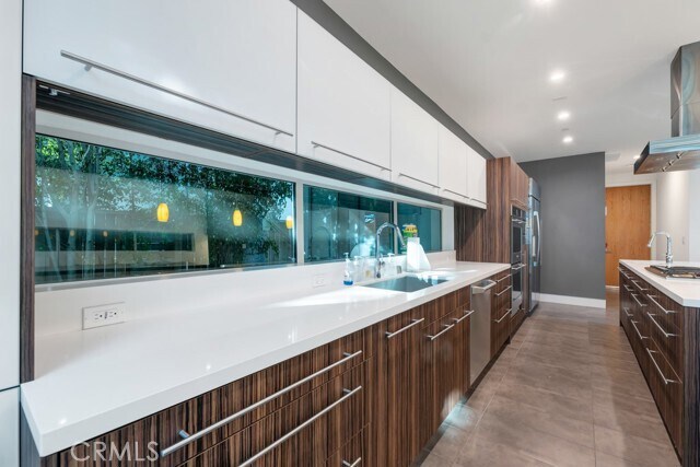 Building Photo - 16518 Moorpark St