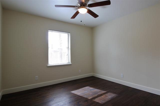 Building Photo - 717 Greenleaf Dr