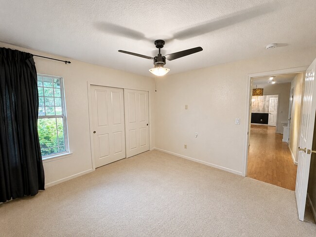 Building Photo - 8036 Glenbar Way