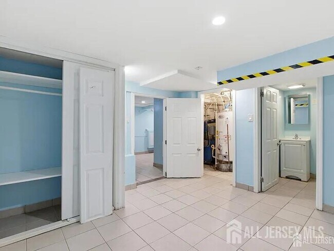 Building Photo - 25 Langley Pl