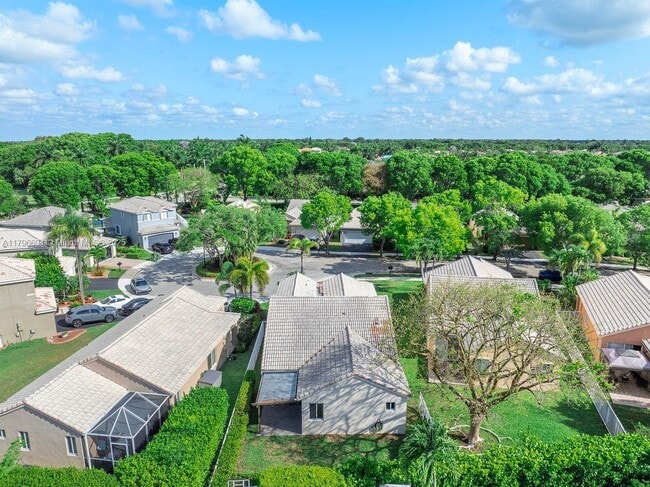 Building Photo - 4013 Pine Ridge Ln