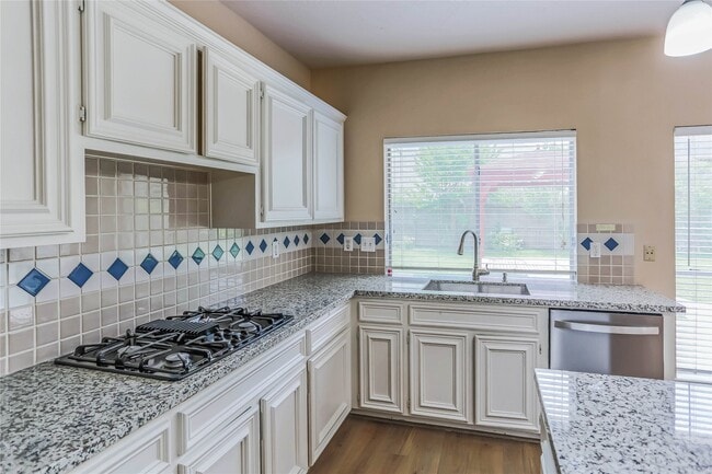 Building Photo - 3418 Shadowfern Dr
