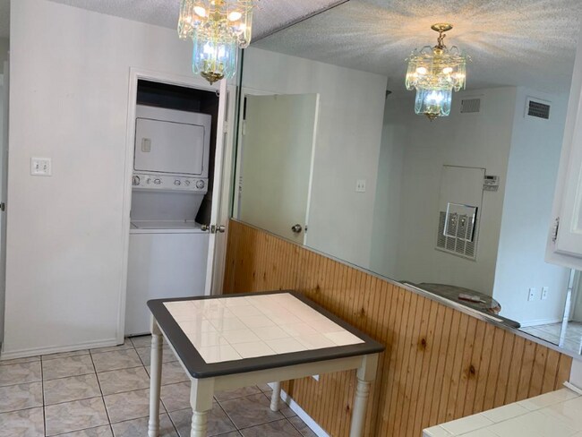 Building Photo - 2750 Holly Hall St