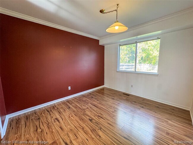 Building Photo - 2867 Woodmont Dr W