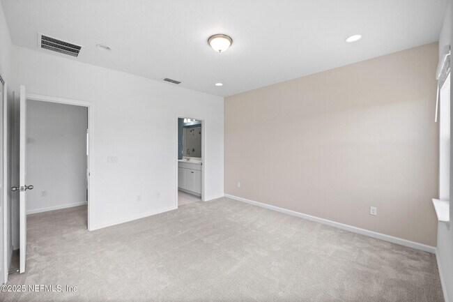 Building Photo - 180 Brandon Lks Dr