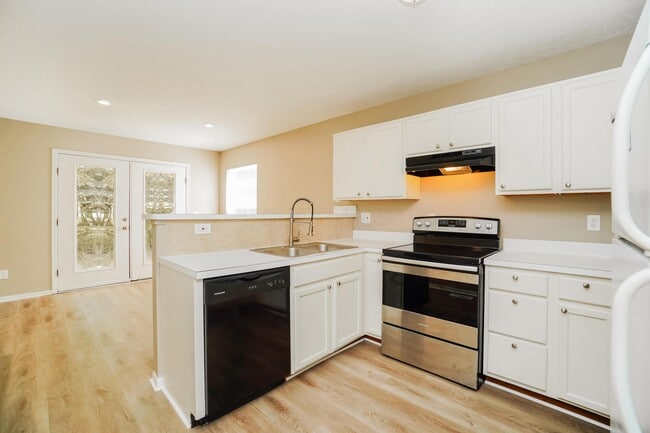 Building Photo - 1600 Tall Meadows Dr