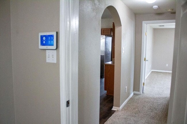 Building Photo - 208 Shaw St