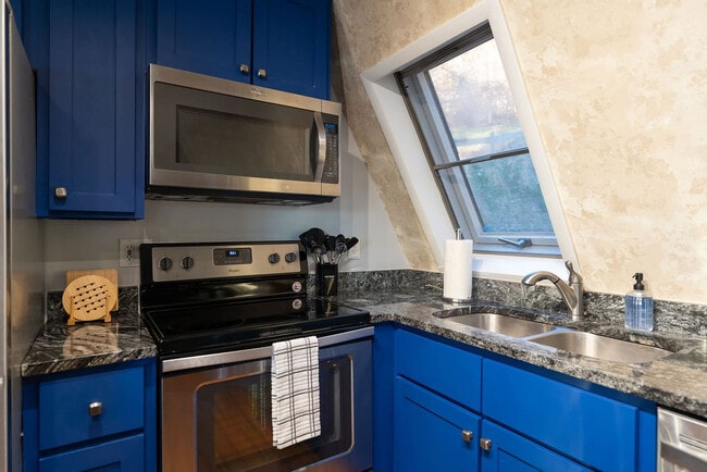 Building Photo - 585 Granny Lewis Ln