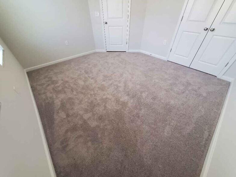 Building Photo - Room in Townhome on Kasota Ln