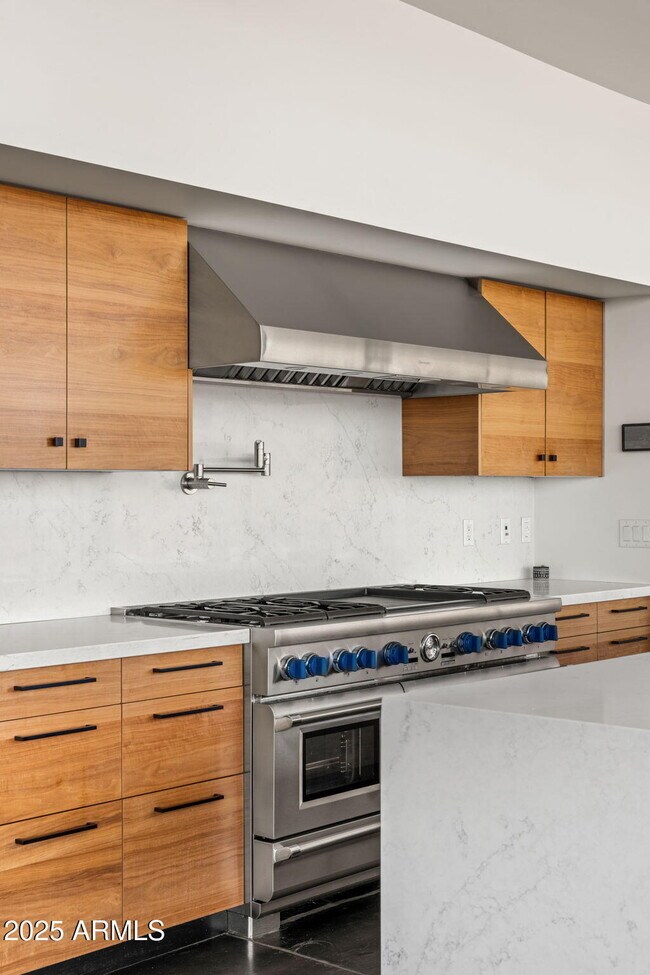 Building Photo - 4925 E Red Rock Dr