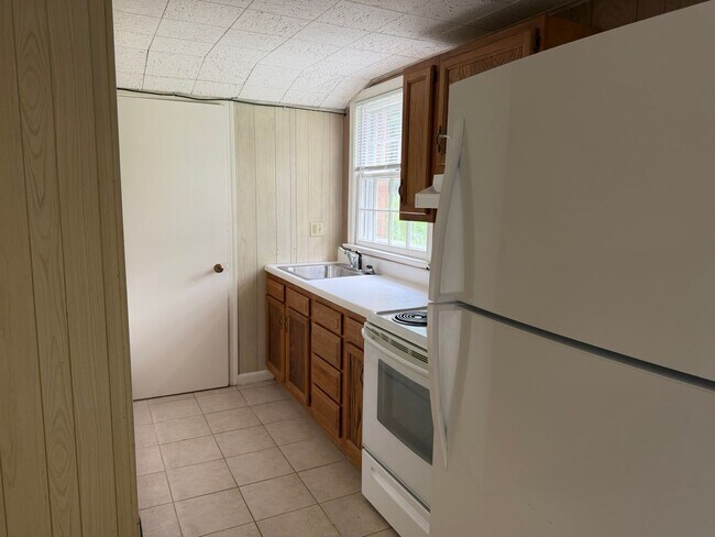Building Photo - 9220 Quintana Dr