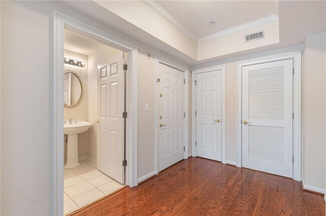 Building Photo - 3275 Lenox Rd NE