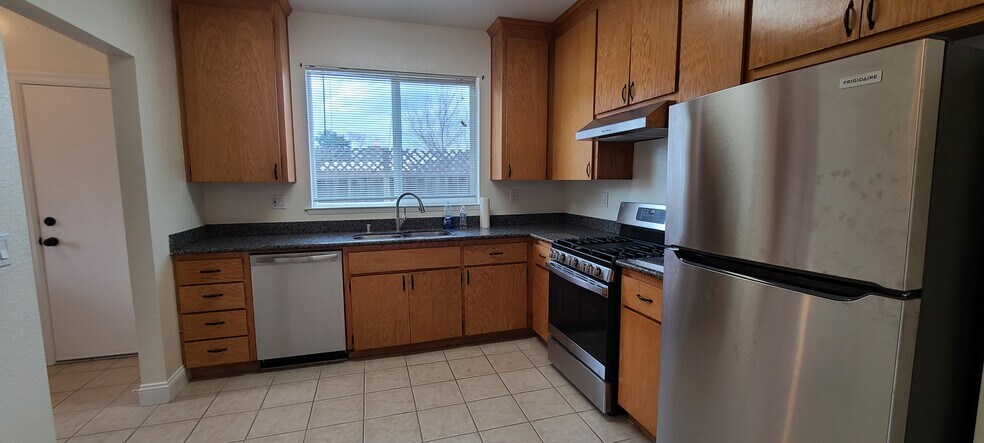 Kitchen - 463 Washington St