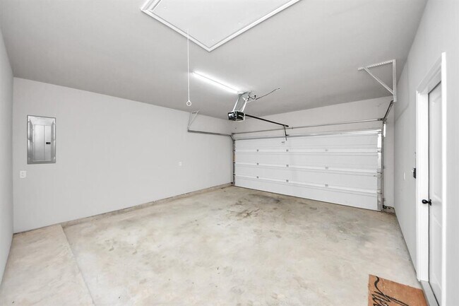 Building Photo - 314 Carlos Leal Dr