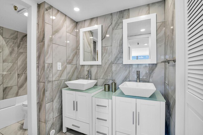 Building Photo - 859 Jeffery St