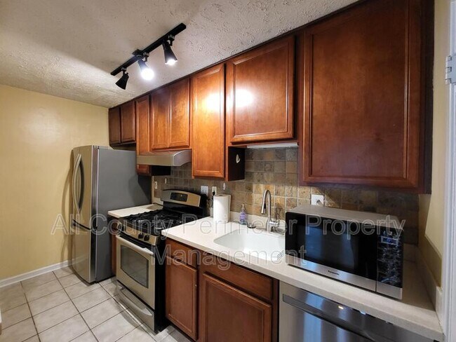 Building Photo - 6822 Glenridge Dr