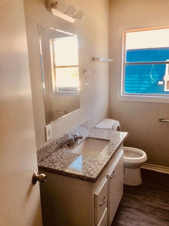 Building Photo - RECENTLY REMODELED 4 BEDROOM 2 BATH HOME I...