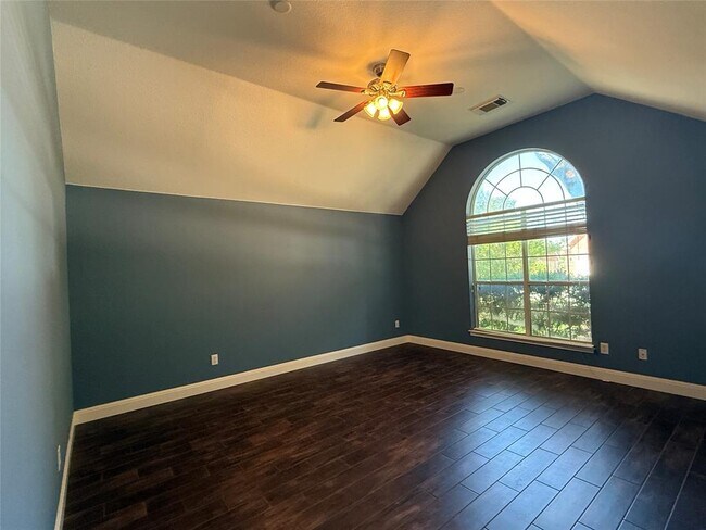 Building Photo - 2424 Arbor Dr