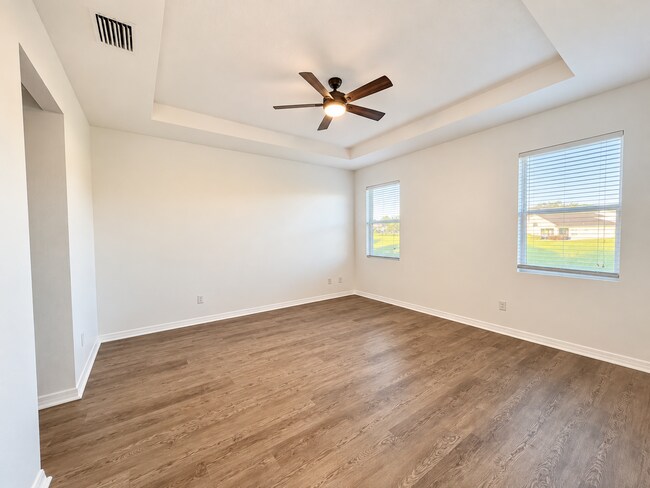 Building Photo - 5703 SW 50th Ave