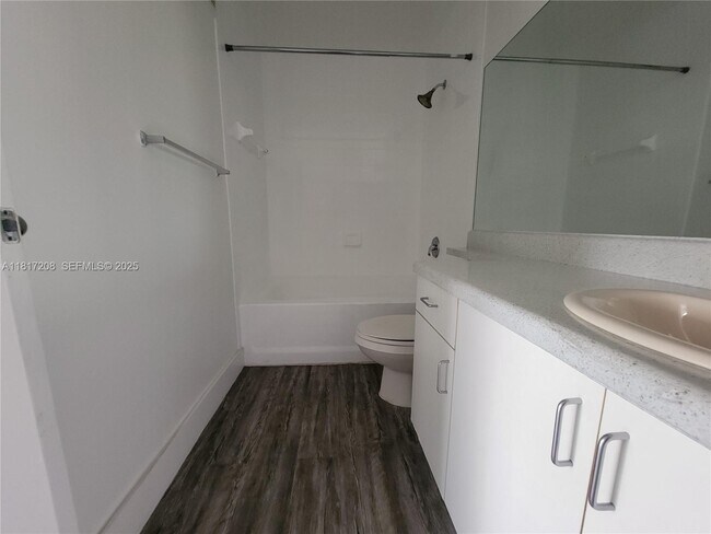 Building Photo - 4844 N State Rd 7