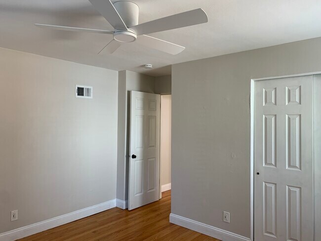 Building Photo - 1112 Moorlands Dr