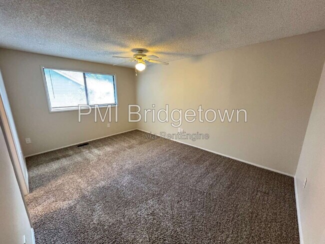 Building Photo - 702 SW 6th Ct