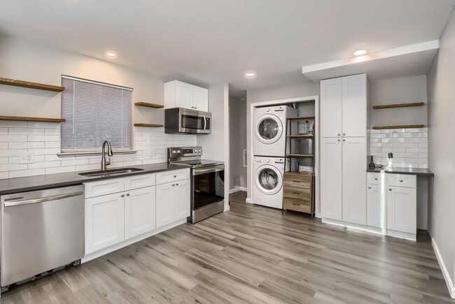 Building Photo - 2 Bedroom duplex in Denver