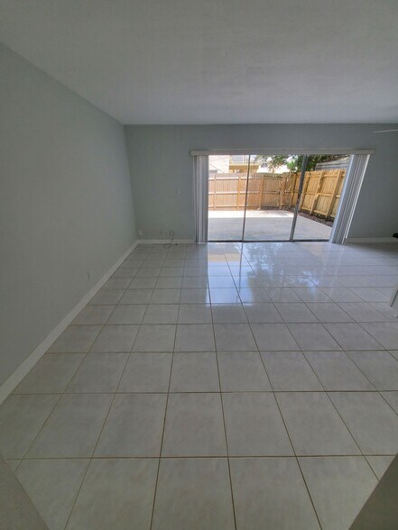 Building Photo - 3652 SW 60th Ter