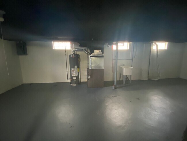 Building Photo - Renovated 3-Bedroom Home – We Welcome Sect...
