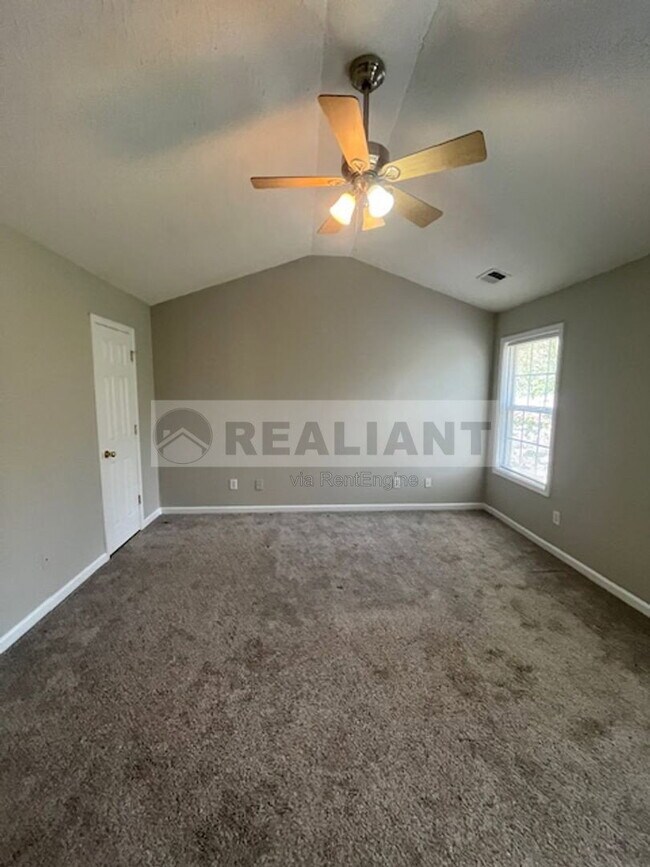 Building Photo - 2108 Heath Land Pl